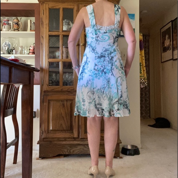 Spring dress - Picture 2 of 4